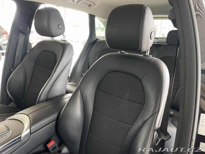 Mercedes-Benz GLC 300e 4Matic*Webasto*Tažné 2021