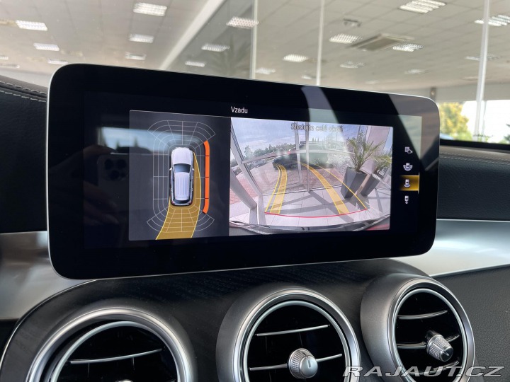 Mercedes-Benz GLC 300e 4Matic*Webasto*Tažné 2021