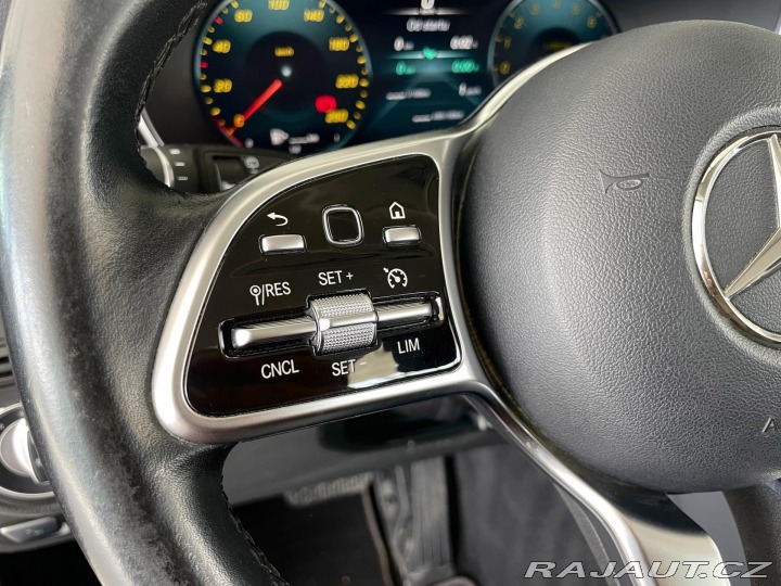 Mercedes-Benz GLC 300e 4Matic*Webasto*Tažné 2021