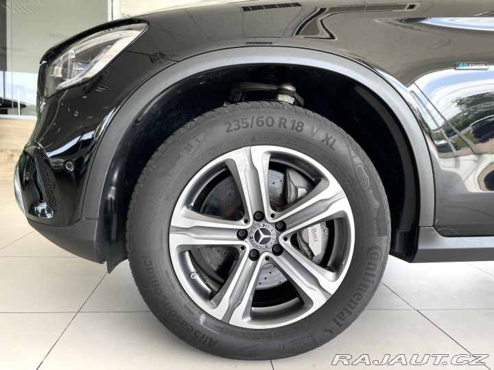 Mercedes-Benz GLC 300e 4Matic*Webasto*Tažné 2021