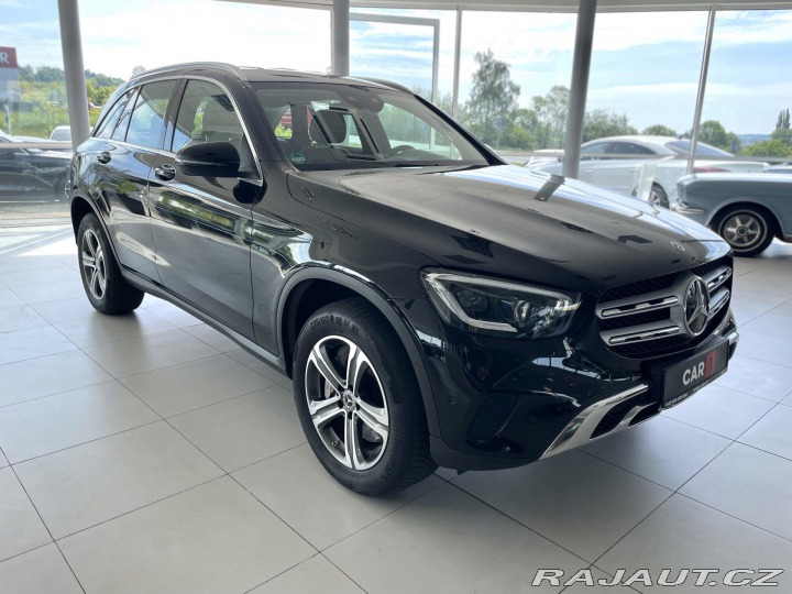 Mercedes-Benz GLC 300e 4Matic*Webasto*Tažné 2021