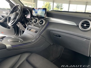 Mercedes-Benz GLC 300e 4Matic*Webasto*Tažné 2021