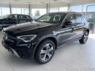 Mercedes-Benz GLC 300e 4Matic*Webasto*Tažné 2021