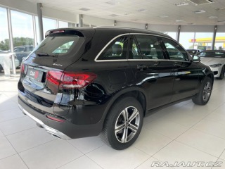 Mercedes-Benz GLC 300e 4Matic*Webasto*Tažné 2021