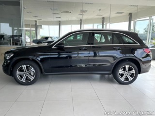 Mercedes-Benz GLC 300e 4Matic*Webasto*Tažné 2021