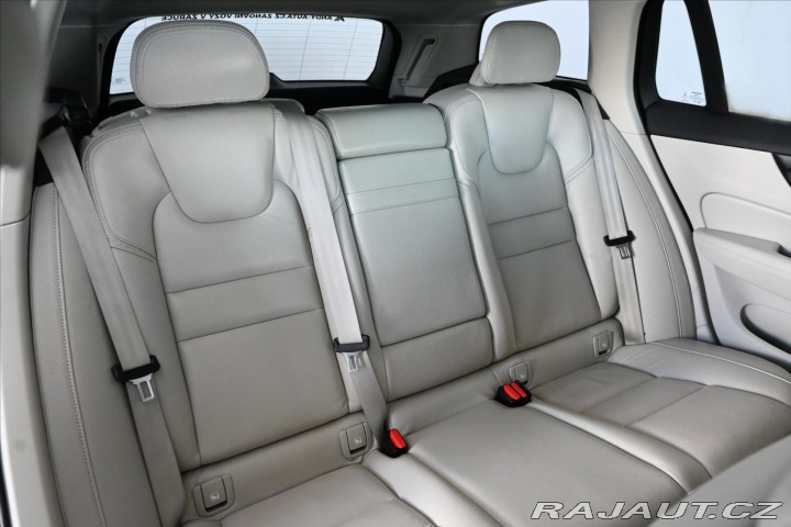 Volvo V60 2,0 D4 140 kW AWD CROSS C 2020