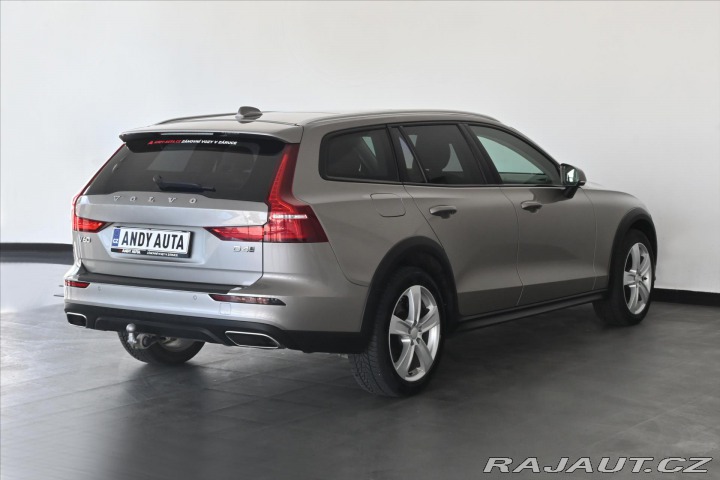 Volvo V60 2,0 D4 140 kW AWD CROSS C 2020
