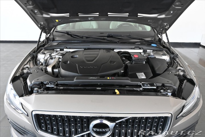 Volvo V60 2,0 D4 140 kW AWD CROSS C 2020