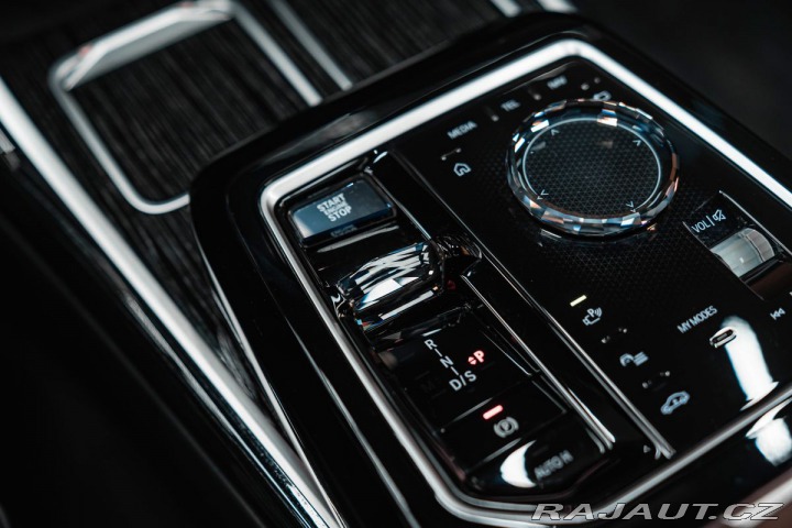 BMW 7 d xDrive M Sport, B&W 2023
