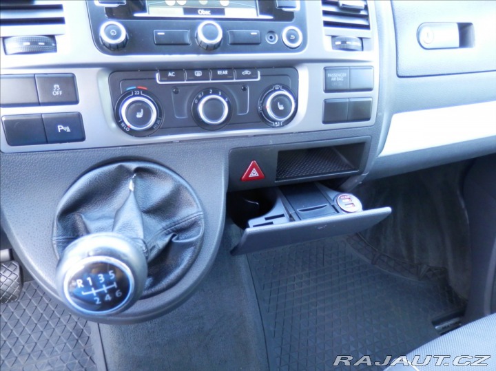 Volkswagen Multivan 2,0 TDi 103kW 7.míst 4Mot 2012