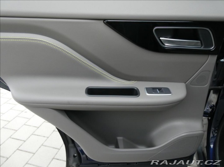 Jaguar F-Pace 3,0 30d R-Sport, 1Maj, ČR 2017