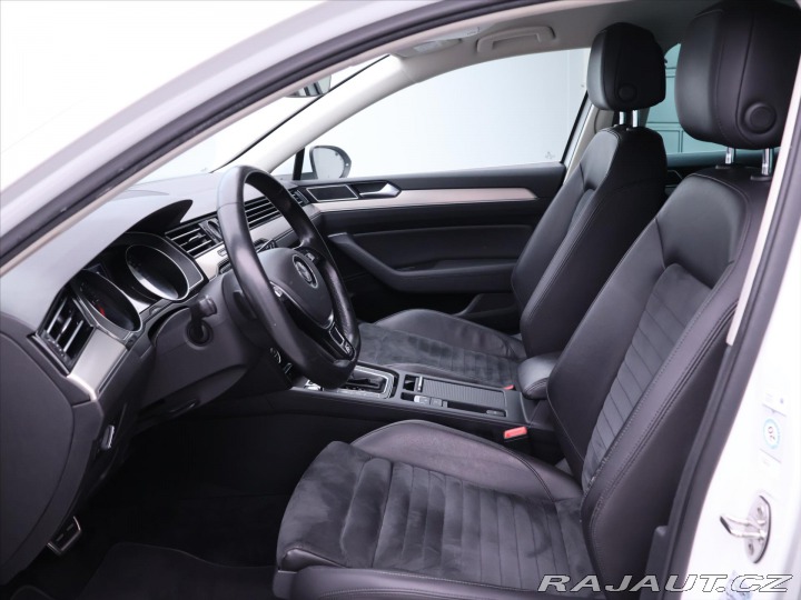 Volkswagen Passat 2,0 TDI 140kW DSG R-line 2015