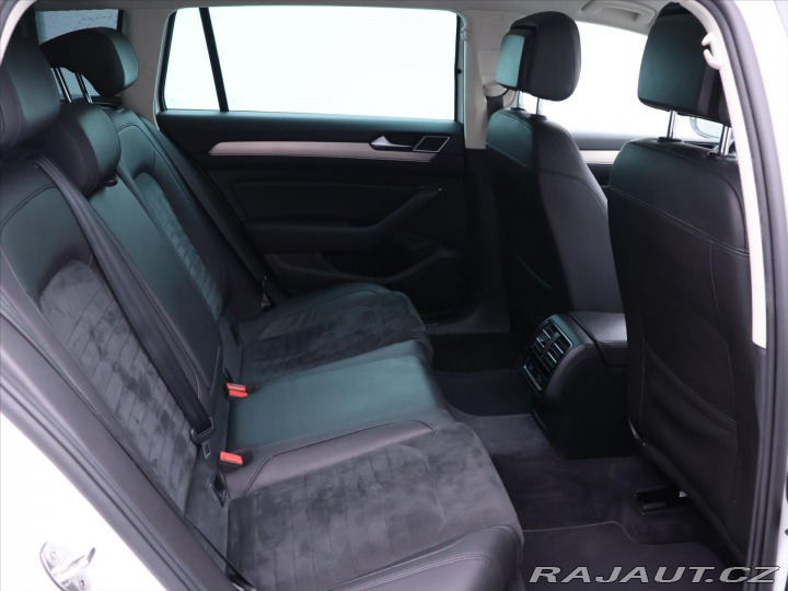 Volkswagen Passat 2,0 TDI 140kW DSG R-line 2015