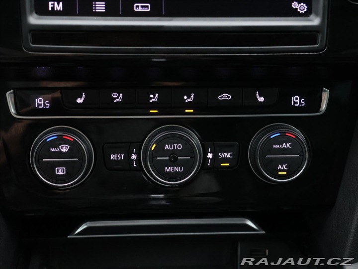 Volkswagen Passat 2,0 TDI 140kW DSG R-line 2015