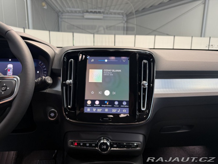 Volvo XC40 B3 2.0L 163 HP AT7 FWD CO 2025