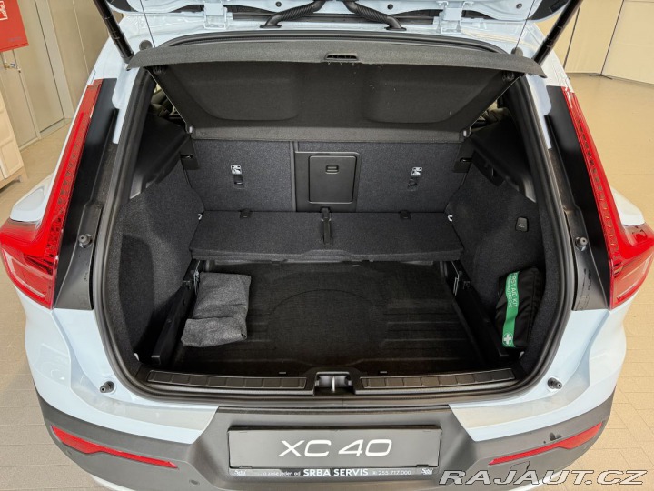 Volvo XC40 B3 2.0L 163 HP AT7 FWD CO 2025