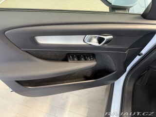 Volvo XC40 B3 2.0L 163 HP AT7 FWD CO 2025