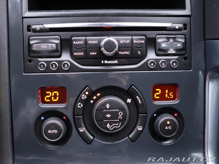 Peugeot 3008 1,6 HDI CZ Navi Aut.klima 2015