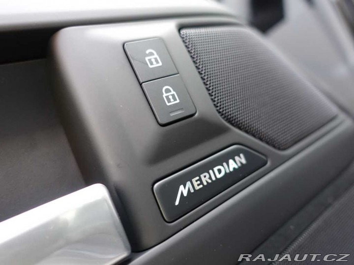 Land Rover Defender 110 3,0 X-Dynamic SE D250 2025
