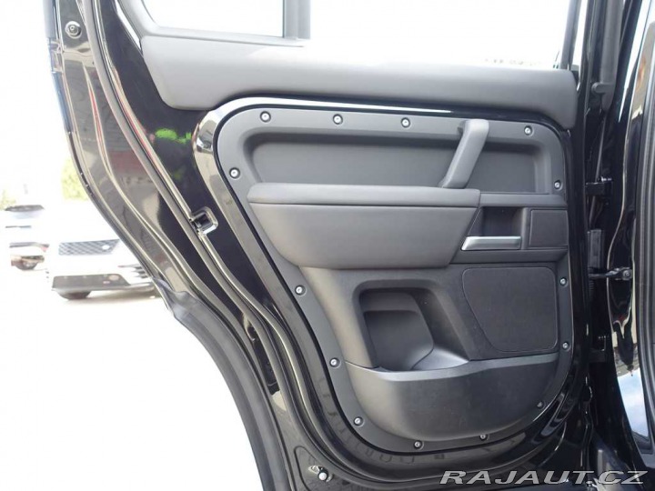 Land Rover Defender 110 3,0 X-Dynamic SE D250 2025