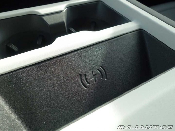 Land Rover Defender 110 3,0 X-Dynamic SE D250 2025