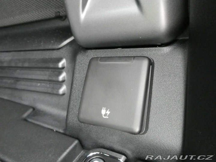 Land Rover Defender 110 3,0 X-Dynamic SE D250 2025