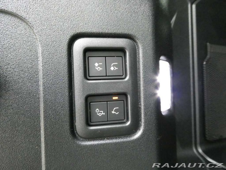 Land Rover Defender 110 3,0 X-Dynamic SE D250 2025