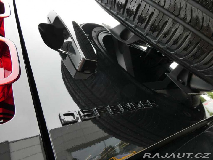 Land Rover Defender 110 3,0 X-Dynamic SE D250 2025