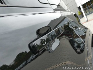 Land Rover Defender 110 3,0 X-Dynamic SE D250 2025