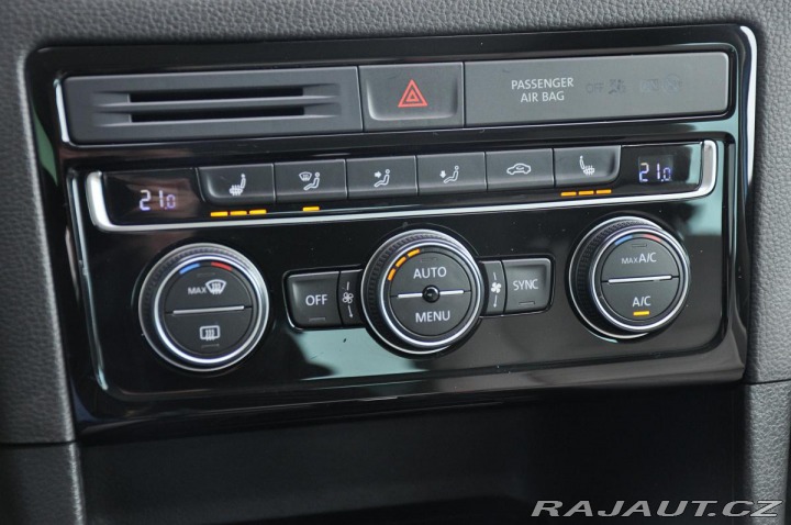 Volkswagen Golf Sportsvan 1,6TDI DSG PANORAMA NAVI 2014