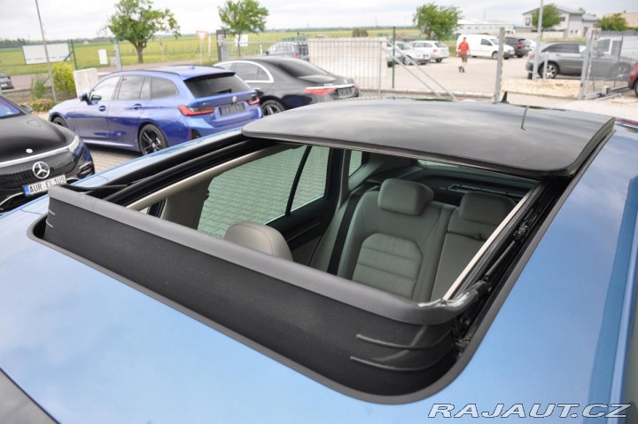 Volkswagen Golf Sportsvan 1,6TDI DSG PANORAMA NAVI 2014