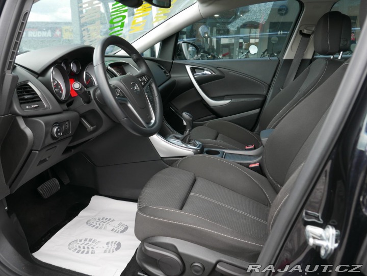 Opel Astra 1,6 Turbo 132kW Navi Auto 2010