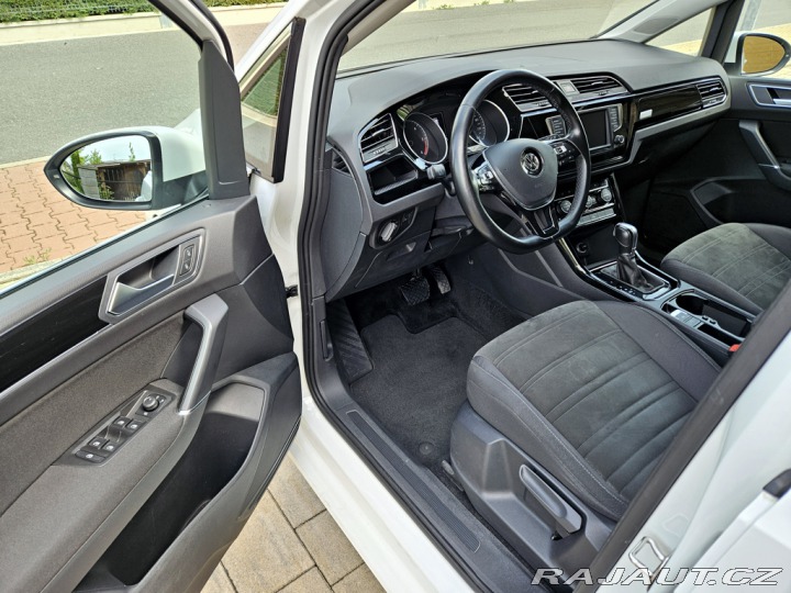 Volkswagen Touran 1.6 TDI Highline 7DSG 2017