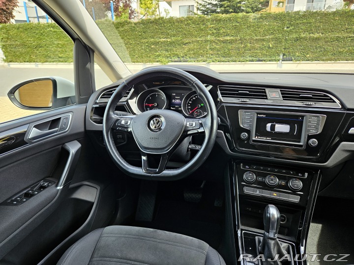 Volkswagen Touran 1.6 TDI Highline 7DSG 2017