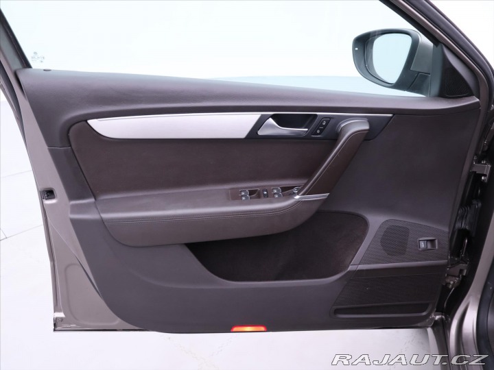 Volkswagen Passat 2,0 TDI Highline Navi Ser 2011