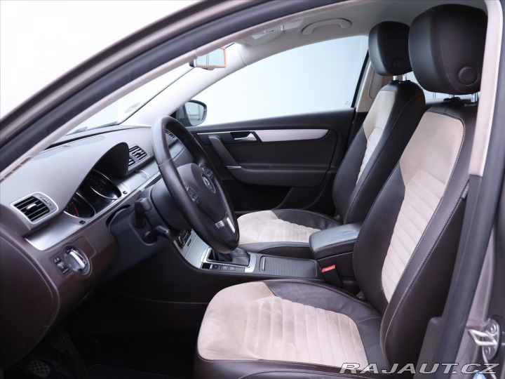 Volkswagen Passat 2,0 TDI Highline Serv.kn. 2011