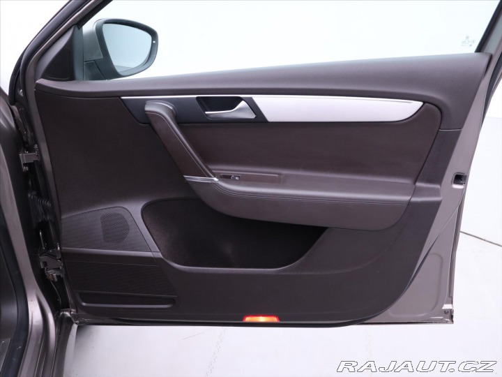 Volkswagen Passat 2,0 TDI Highline Serv.kn. 2011