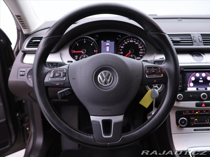 Volkswagen Passat 2,0 TDI Highline Serv.kn. 2011