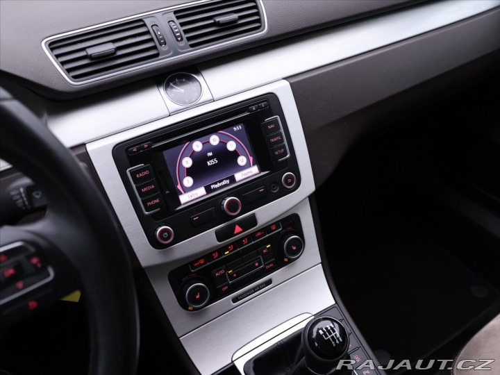 Volkswagen Passat 2,0 TDI Highline Serv.kn. 2011