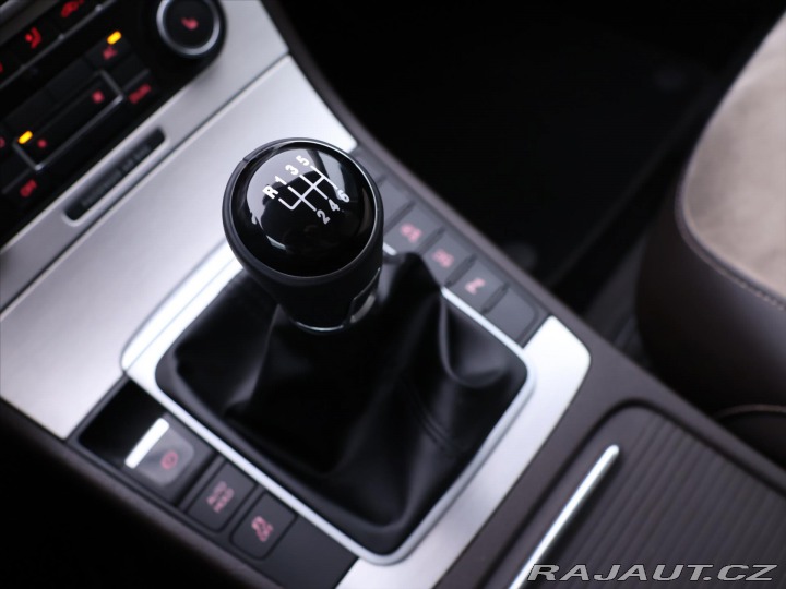 Volkswagen Passat 2,0 TDI Highline Serv.kn. 2011