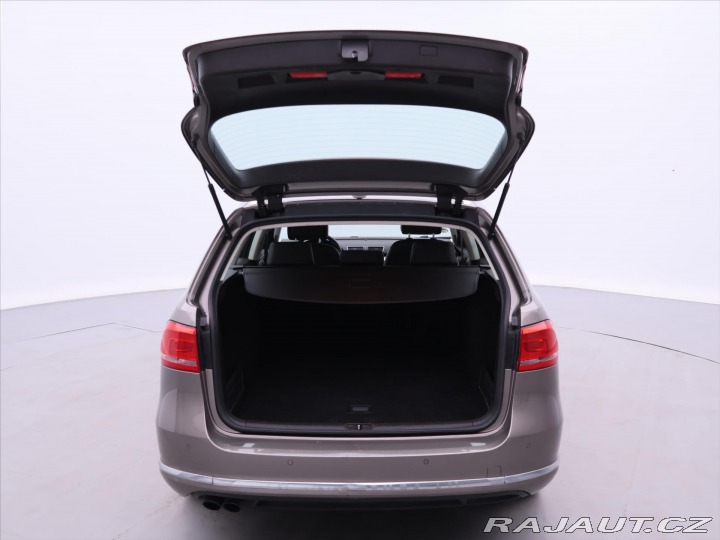 Volkswagen Passat 2,0 TDI Highline Serv.kn. 2011