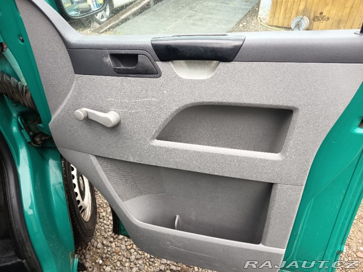Volkswagen Transporter 2,5D MINIBUS 9-míst 96KW 2005
