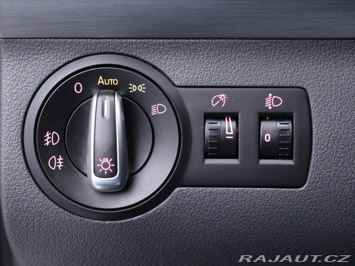 Volkswagen Touran 2,0 TDI 103kW 7-Míst Pano 2013