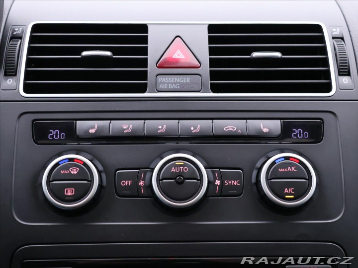 Volkswagen Touran 2,0 TDI 103kW 7-Míst Pano 2013