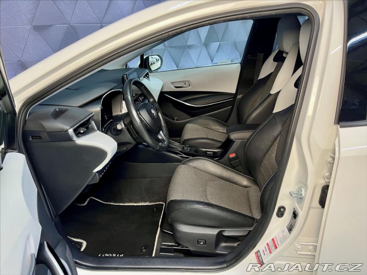 Toyota Corolla 2,0 Hybrid e-CVT EXECUTI 2021