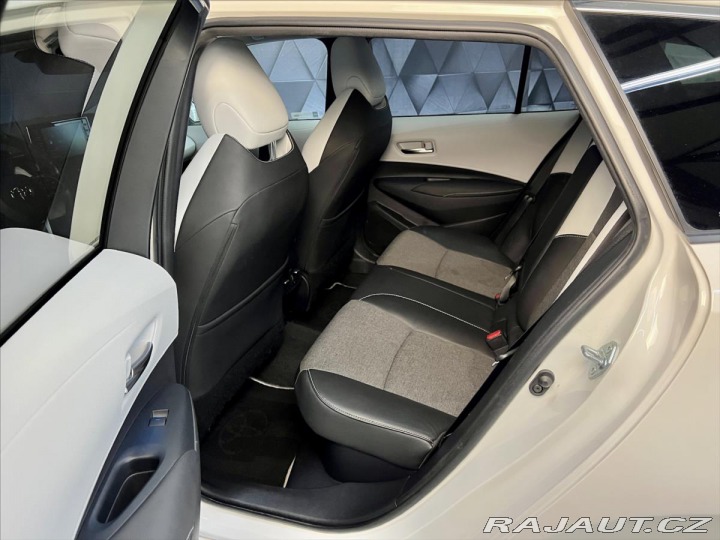 Toyota Corolla 2,0 Hybrid e-CVT EXECUTI 2021