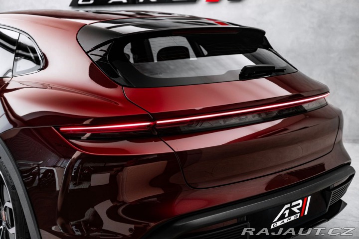 Porsche Taycan 4S Cross Turismo, cherry 2021