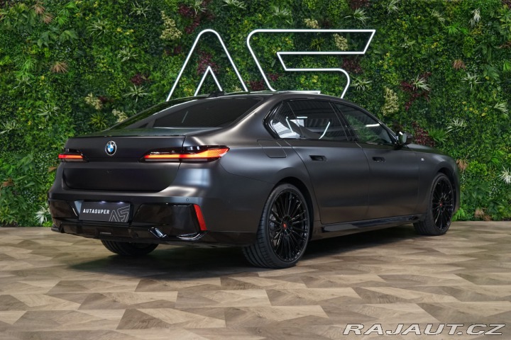 BMW 7 B&W*PANO*ZÁRUKA* 2024
