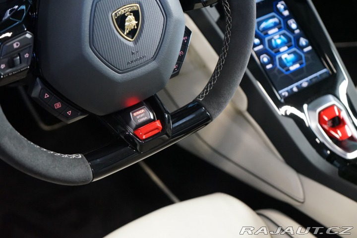 Lamborghini Huracán EVO SPYDER AWD*LIFT*ZÁRUK 2023