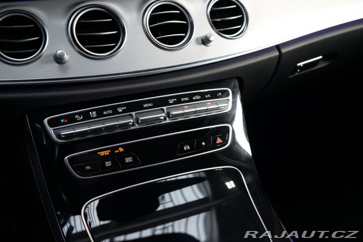 Mercedes-Benz E 220d*4M*AMG*LED*DISTRONIC 2020